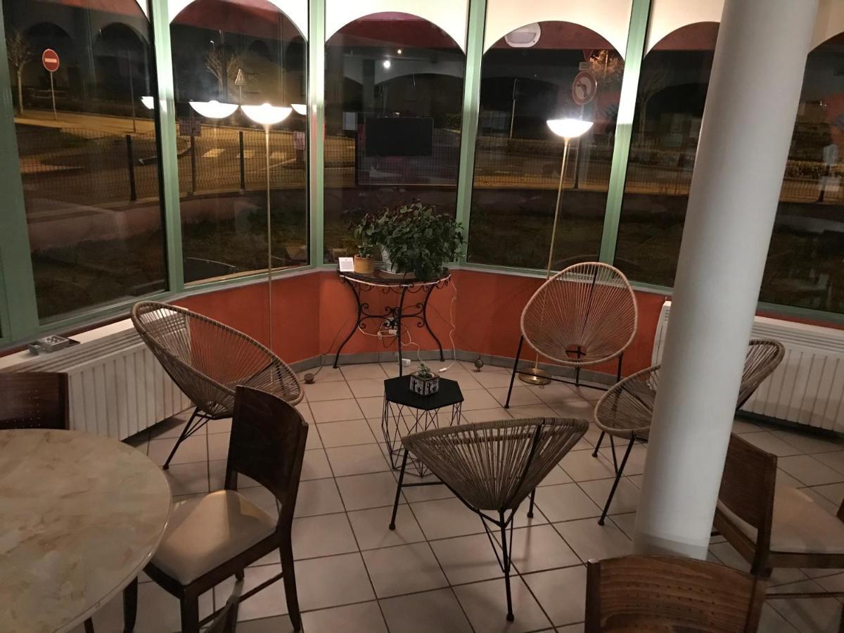 Abel Hotel Langeac Bagian luar foto
