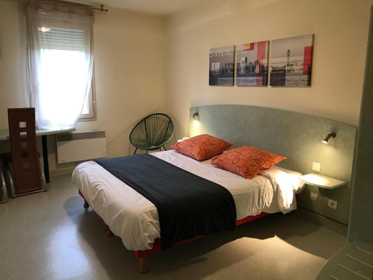 Abel Hotel Langeac Bagian luar foto