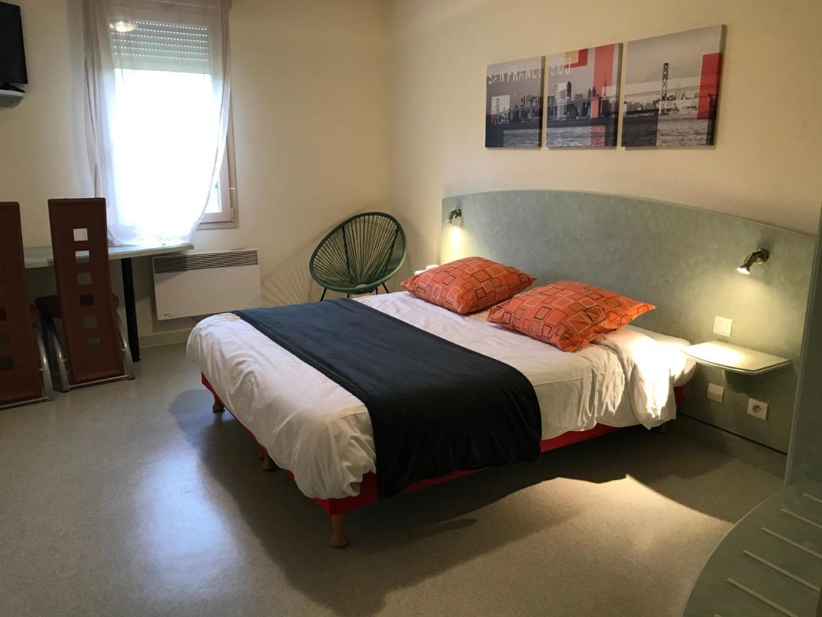 Abel Hotel Langeac Bagian luar foto