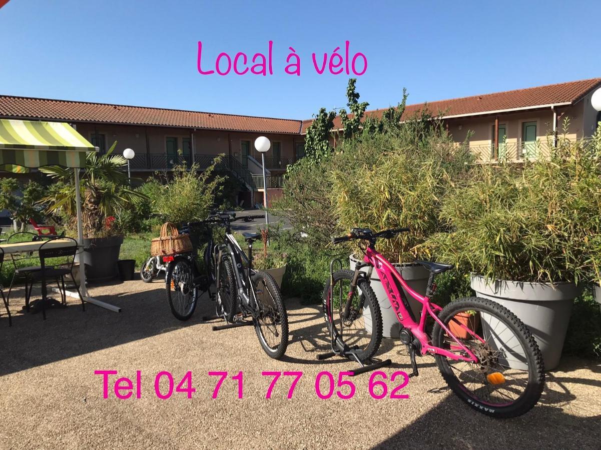 Abel Hotel Langeac Bagian luar foto
