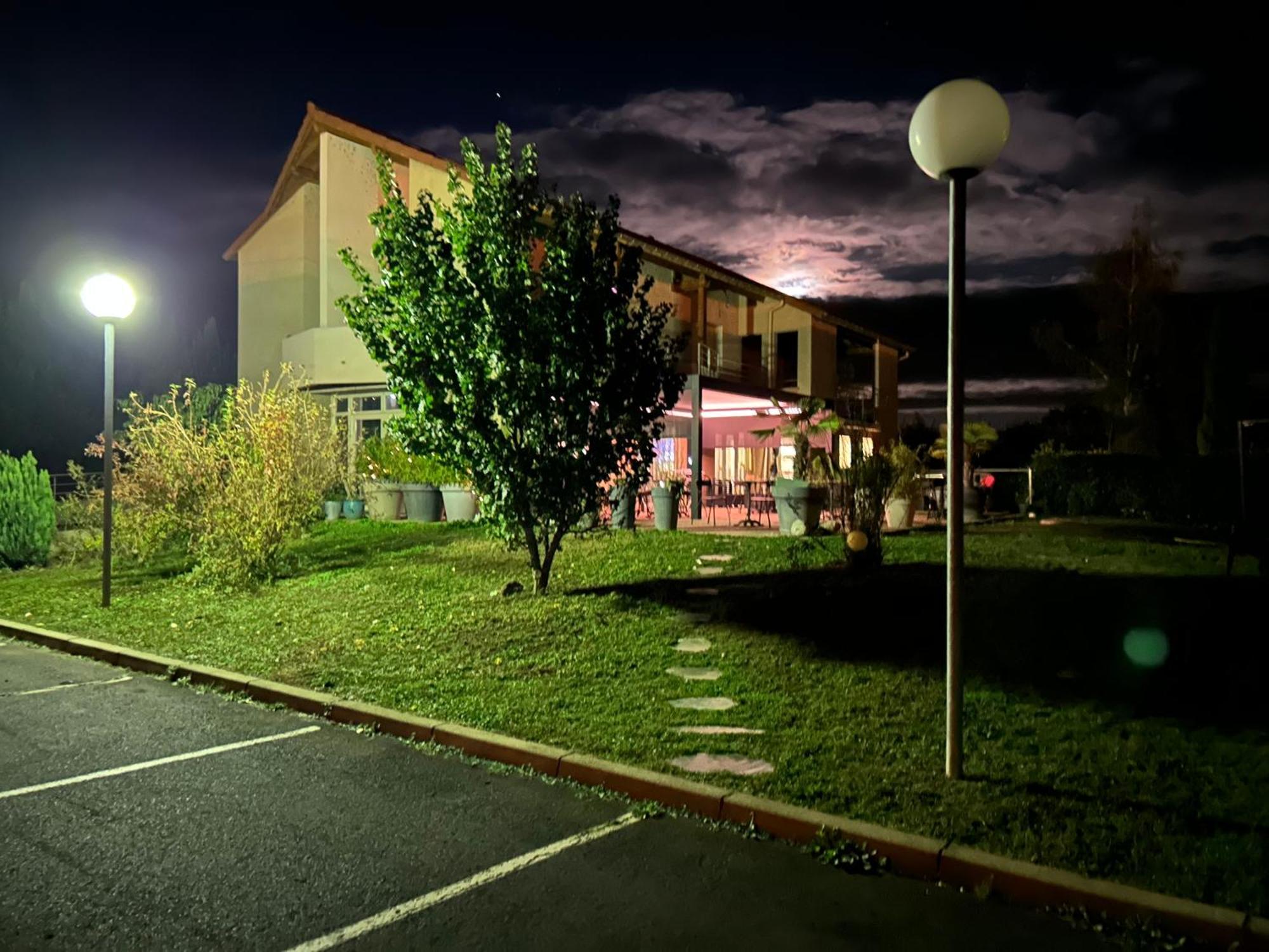 Abel Hotel Langeac Bagian luar foto