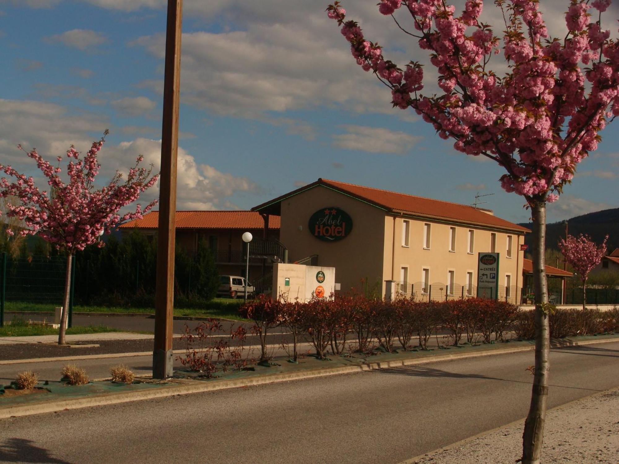 Abel Hotel Langeac Bagian luar foto